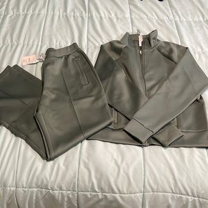 Brand new Fabletics set.